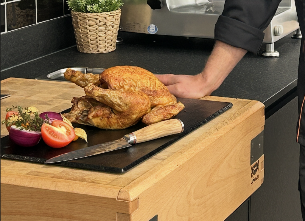 comment découper un poulet rôti